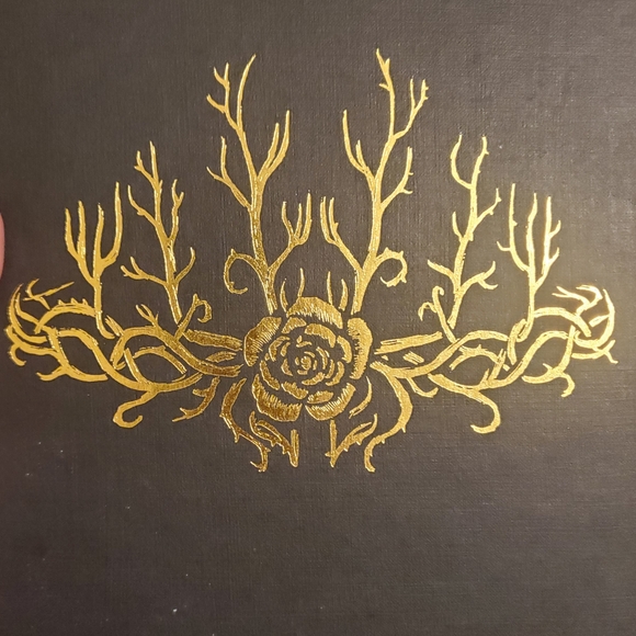 A Court of Thorns and Roses Collectors Edition - Picture 3 of 11